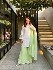 Ensemble haut, palazzo et dupatta en faux georgette lourde, entièrement brodé des deux côtés avec des sequins, perles et motifs faits main, entièrement cousu, pour occasions festives (HG 245) - Product Image 4
