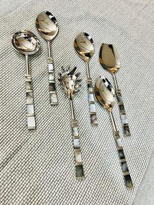 Ensemble de couverts de luxe en acier inoxydable pour la restauration, fabriqué par un fabricant OEM, avec manche en bois, surface lisse et design élégant - Product Image 5