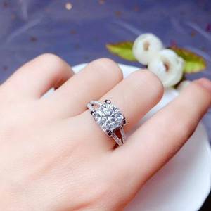 Anillo Solitario de Moissanita Redonda Brillante de 1 Quilate con Vástago Dividido para Unisex, Plata 925, Joyería Fina para Uso Diario, Para Amigos - Product Image 4