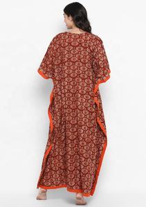 ชุดเดรสผ้าฝ้ายคอวียาวถึงพื้นพิมพ์ลายดอกไม้ธรรมชาติบล็อกด้วยมือสีแดงเข้มสีส้ม - Product Image 4