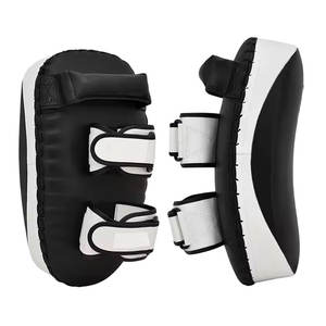 แผ่นรองมวยไทยหนังคุณภาพพรีเมียม เย็บเสริมความแข็งแรง สำหรับการฝึกซ้อมในยิมระดับมืออาชีพและการออกกำลังกายหนักประจำวัน - Product Image 1