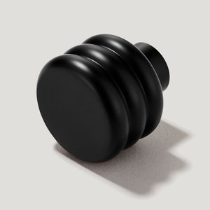 Perilla de aluminio negro mate acanalada con perfil en capas, acabado moderno duradero y antirrobo para gabinetes de cocina y armarios - Product Image 1