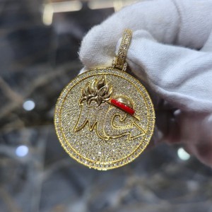 Collier Hip Hop plaqué or 18 carats avec pendentif pièce en perle d'eau douce et moissanite, bijou personnalisé avec nom, pour anniversaire ou fête - Product Image 1