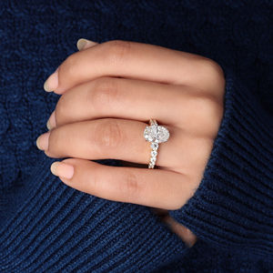Bague de fiançailles ovale de 3 carats en diamant de laboratoire avec halo caché pavé, certifiée IGI - Product Image 3