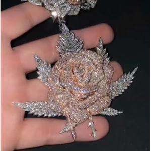 Colgante de Moissanita VVS con incrustaciones de circonitas grandes en forma de rosa, estilo Hip Hop, para cadena cubana, de plata 925, con inicial - Product Image 1