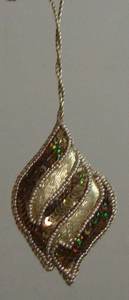 Broderie Zari faite à la main de style antique avec travail de perles dans un design personnalisé, décoration suspendue pour la fête de Noël - Product Image 4