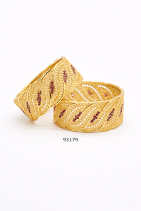 Pulseras de Lujo MOLL JEWELLERS para Mujer, Chapadas en Oro de 24K, Aleación con Circonitas, Diseño Floral Moderno, Brazalete Ancho con Filigrana Intrincada, Regalo Ideal - Product Image 3