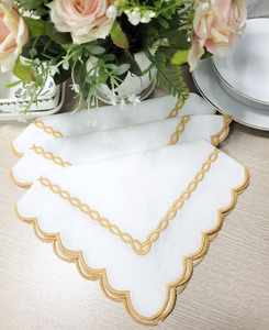 Servilletas de Mesa Cuadradas de Algodón con Borde Festoneado y Cadena Amarilla Bordada, Personalizadas al por Mayor, Duraderas para el Hogar, Bodas y Eventos - Product Image 4