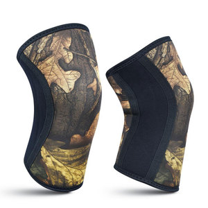 Rodillera ajustable diseñada para soporte, comodidad y compresión durante entrenamientos, deportes y movimiento diario. - Product Image 1