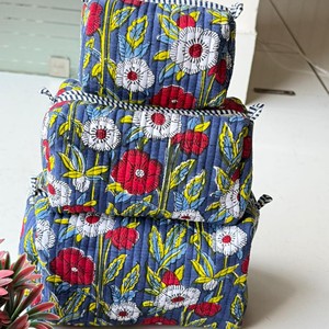 Floral Quilted Cosmetic Organizer with Zipper Closure Multi-Function Makeup Pouches Vintage Style Toiletry Bag Large Capacity - Product Image 6