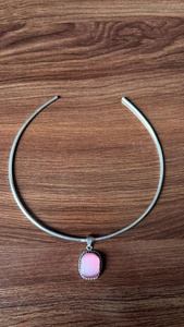 Collier ras du cou minimaliste en argent sterling 925 avec pendentif en calcédoine rose naturelle faite à la main pour femme, vente en gros - Product Image 6