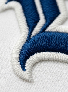 Parche Bordado Personalizado de Alta Calidad con la Letra R Azul, Aplique de Alfabeto Cosido para Accesorios de Ropa - Product Image 3