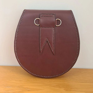 Pochette à kilt traditionnelle écossaise Sporran en cuir véritable de vache marron, fabriquée à la main, avec pompons – Vente chaude - Product Image 5