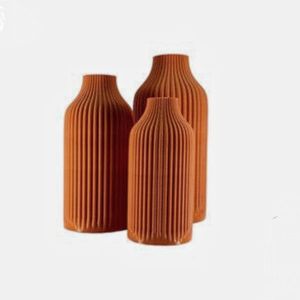 Ensemble de 3 vases en argile de terre cuite fabriqués à la main finition mate rustique dans des tons terreux naturels pour table de maison ou décor minimaliste Boho - Product Image 2