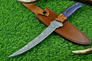 Cuchillo de caza de acero de Damasco con punta caída, mango de madera, filo recto de 0.6mm de grosor y funda de cuero - Product Image 6