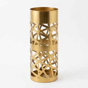 Porte-parapluies rond en métal au design attrayant, support autoportant doré pour rangement de parapluies avec motif ajouré à bas prix - Product Image 1