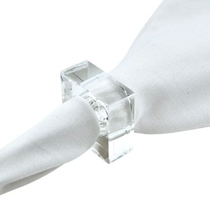 Porte-serviettes en or cannelé artisanal de luxe, accessoires de table modernes, anneau à serviettes en or métallique à bord ondulé sophistiqué - Product Image 4