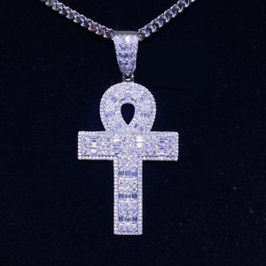 Collier pendentif symbole égyptien serti de pierres, avec diamant rond brillant de laboratoire plaqué or certifié GIA, style hip-hop - Product Image 1