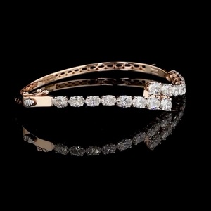 กำไลข้อมือทองคำ 14k สีโรสโกลด์ รูปไข่ ประดับเพชรแล็บโกรว์ทรงแฟนซีรูปโคลเวอร์ พร้อมกำไลแบบบาแก็ตต์ สำหรับงานปาร์ตี้และงานแต่งงาน เหมาะสำหรับทั้งผู้หญิงและผู้ชาย - Product Image 2