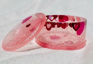Boîte à bijoux en résine de qualité supérieure avec un design artisanal magnifique pour un rangement sécurisé des bagues, des boucles d'oreilles et des colliers - Product Image 1