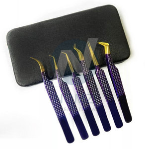 Pince à cils courbée en acier inoxydable à pointe lisse, dorée, pour greffe et extension de cils, finition sablée - Product Image 2