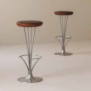 Fauteuil à bascule moderne du milieu du siècle, tissu bleu, structure métallique, base en bois, meubles de salon - Product Image 3