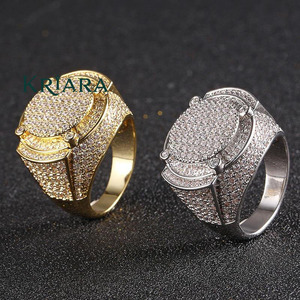 Bague pour homme en argent 925 plaqué or 22 carats avec diamant de laboratoire taille brillant rond, style hip-hop, bijou à porter au quotidien - Product Image 3