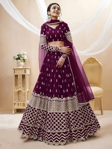 Ensemble lehenga violet à sequins avec haut court à col en V, manches longues, robe de demoiselle d'honneur longue à la taille et coupe évasée - Product Image 2