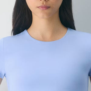 Vêtements décontractés pour femmes avec design de logo personnalisé, prix bas, design élégant, logo personnalisable, t-shirts pour femmes pour commandes en gros - Product Image 2