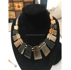 Collier en corne de buffle naturelle fait main, bijoux écologiques et tendance - Product Image 3