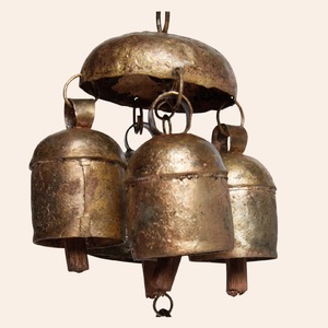 Campanas de Viento Portátiles Hechas a Mano de Cobre Contemporáneo, Decoración Colgante de GLOSSY TOUCH ART - Product Image 1