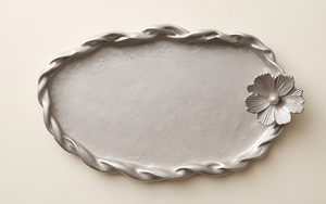 Plateau de service ovale en métal argenté avec bord en corde et accent floral, vaisselle de luxe pour la maison et le salon, vente en gros - Product Image 4