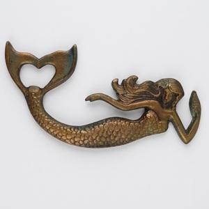 Ouvre-bouteille en métal de style antique en forme de sirène, ouvre-capsule robuste en fonte pour décoration murale de bar, souvenir promotionnel personnalisé - Product Image 1