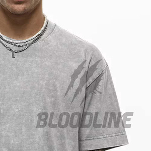 Camiseta de Manga Corta Gris para Hombre Bloodline con Diseño de Huella de Garra, Cuello Redondo, Corte Regular Informal, 100% Algodón Jersey Transpirable - Product Image 3