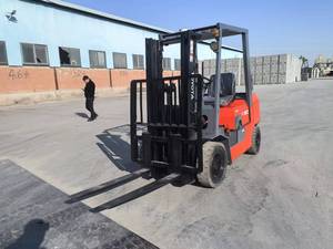 Montacargas Toyota Usado de 3 Toneladas, Equipo Industrial Duradero de Segunda Mano, Ideal para Almacenes, Fábricas y Centros de Distribución - Product Image 2