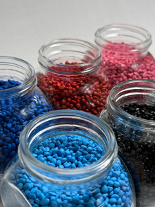 Masterbatch de couleur PE pour film plastique non tissé, jouets en plastique, emballage, moulage par injection, extrusion, soufflage - Product Image 1