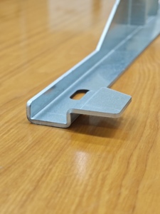 Support de rail industriel en acier au carbone robuste, pièce de quincaillerie de montage pour estampage, poinçonnage et pliage - Product Image 3