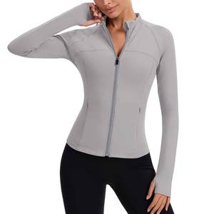 Chaqueta Deportiva Sostenible al Por Mayor a Precio Económico con Logotipos Personalizados para Mayor Comodidad y Transpirabilidad, Chaqueta Deportiva Transpirable para Mujer - Product Image 4