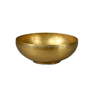 Magnifique bol de service décoratif en laiton, idéal pour les repas festifs, les réceptions de mariage et la présentation de style richement traditionnel à la maison. - Product Image 5