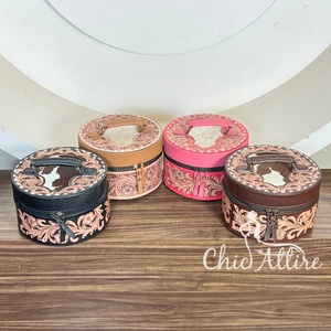 Boîte à bijoux ronde en cuir de vache véritable, entièrement travaillée à la main, avec embossage floral, style vintage, durable, pour le rangement des bijoux - Product Image 1