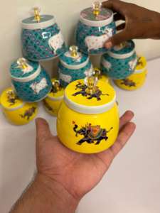 Collection Royal Look Aarna – Pot en acier inoxydable fait main, motif vache Pichwai, pour mariage, Diwali, événements d'entreprise, fruits secs - Product Image 3