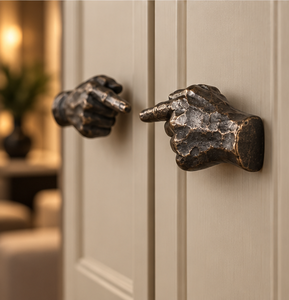 Poignée de porte en forme de main, finition bronze antique, poignée de meuble figurative, quincaillerie de mobilier distinctif, intérieur de luxe - Product Image 4