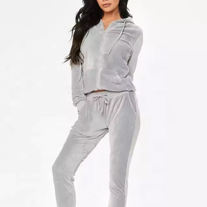 ชุดเซ็ตแทรคสูทผ้ากำมะหยี่แบบมีฮู้ดสำหรับผู้หญิง ออกแบบเองได้ สีพื้น ผ้าฝ้าย 100% ระบายอากาศดี ขายส่ง - Product Image 1