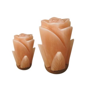 Lámpara de Sal del Himalaya Tallada a Mano con Diseño de Rosa, Ecológica, para Decoración del Hogar y Bodas, de Sian Enterprises - Product Image 2