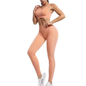 Conjunto deportivo de 2 piezas para mujer, leggings de yoga acanalados sin costuras, ropa deportiva de alta calidad para entrenamiento en el gimnasio. - Product Image 1