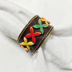 Anillo de Servilleta de Metal Floral Hecho a Mano de Lujo con Diseño de Mariposa y Pétalos de Esmalte Colorido, Acabado Antiguo con Bordes Dorados - Product Image 1