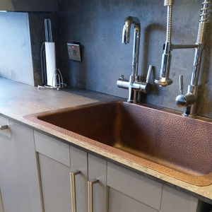 Fregadero de cocina de cobre martillado de un solo seno y pared simple, estilo rústico moderno, para cocina, villa o restaurante - Product Image 5