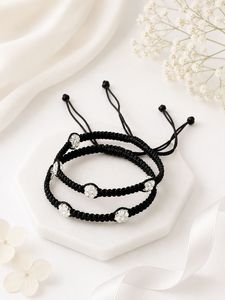 Chevillère artisanale en fil noir avec breloque florale pour femme, bijou de pied ajustable et tendance, chevillère tressée noire ajustable avec motif floral - Product Image 3