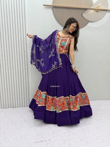 Ensemble Lehenga Choli Premium en Soie avec Broderie Miroir et Imprimé Positionnel – Tenue Traditionnelle Indienne Élégante pour Mariage et Fêtes - Product Image 4