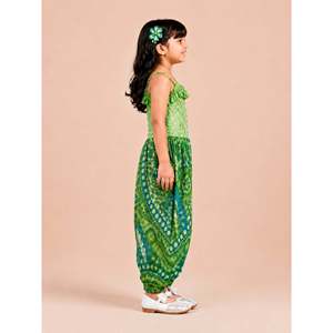 Mono de algodón para niñas, color verde lima, sin mangas, con volantes estampados en toda la prenda - Product Image 3
